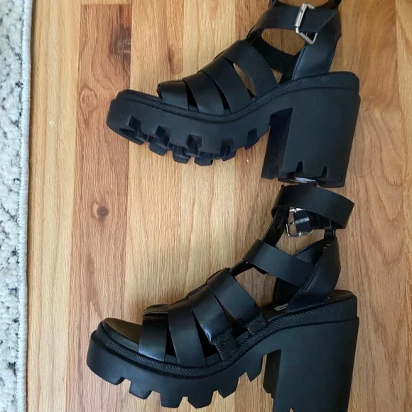 New Steve Madden Cosmic Black Lug Platform Sandal size 6 - Picture 2 of 15